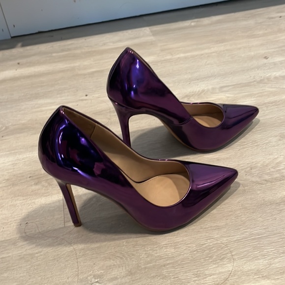 Purple 4 1/2 inch high heels - Picture 2 of 5